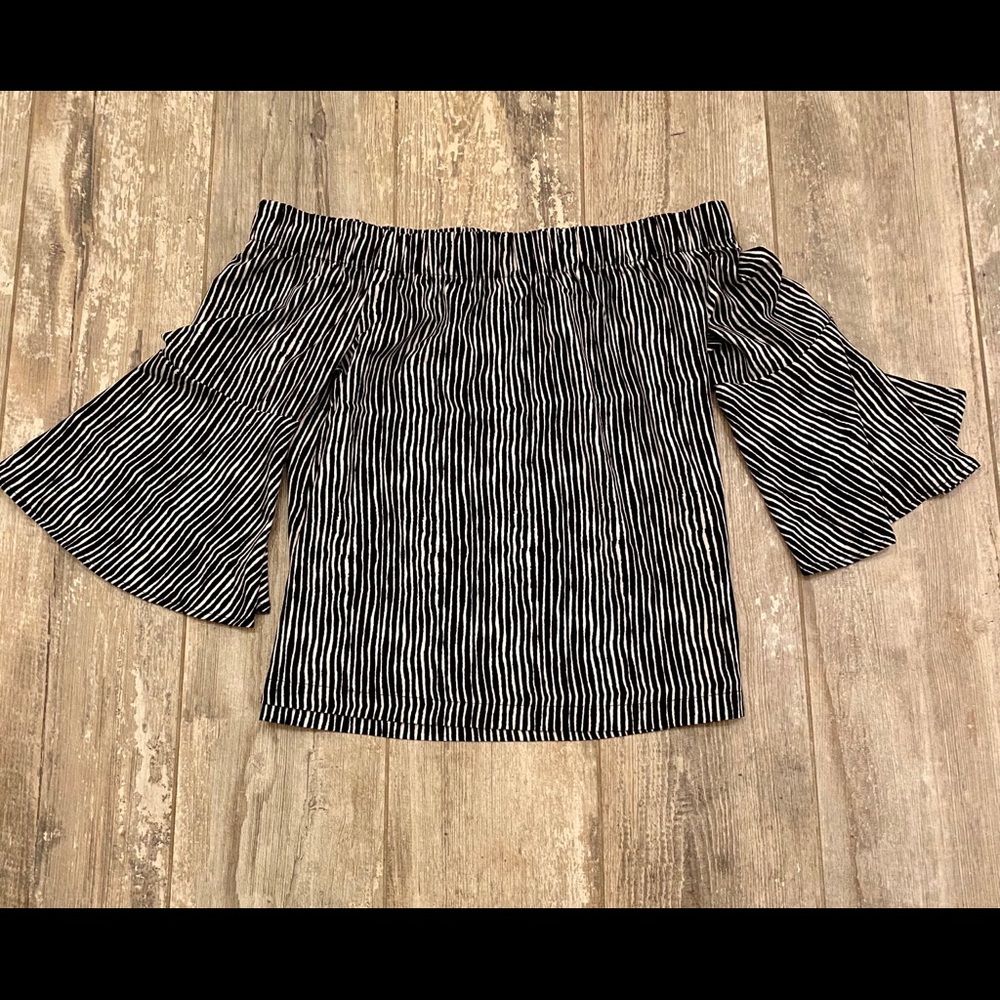 Mudpie Medium off the shoulder shirt